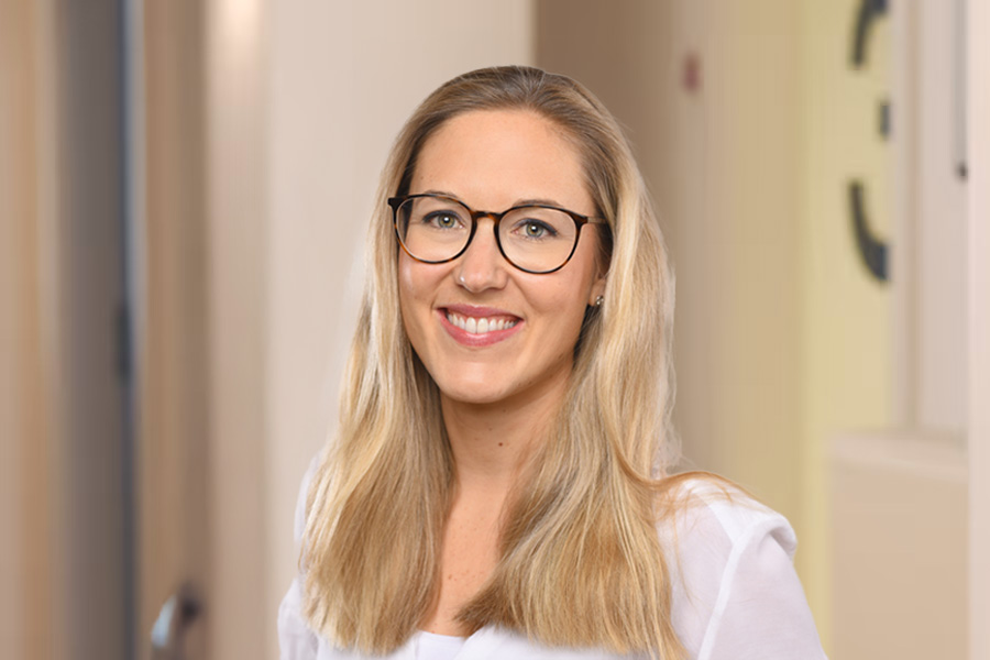 Portrait von Dr. Andrea Busch